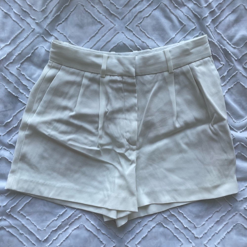 Babaton Pleated Mini Short size 4 white